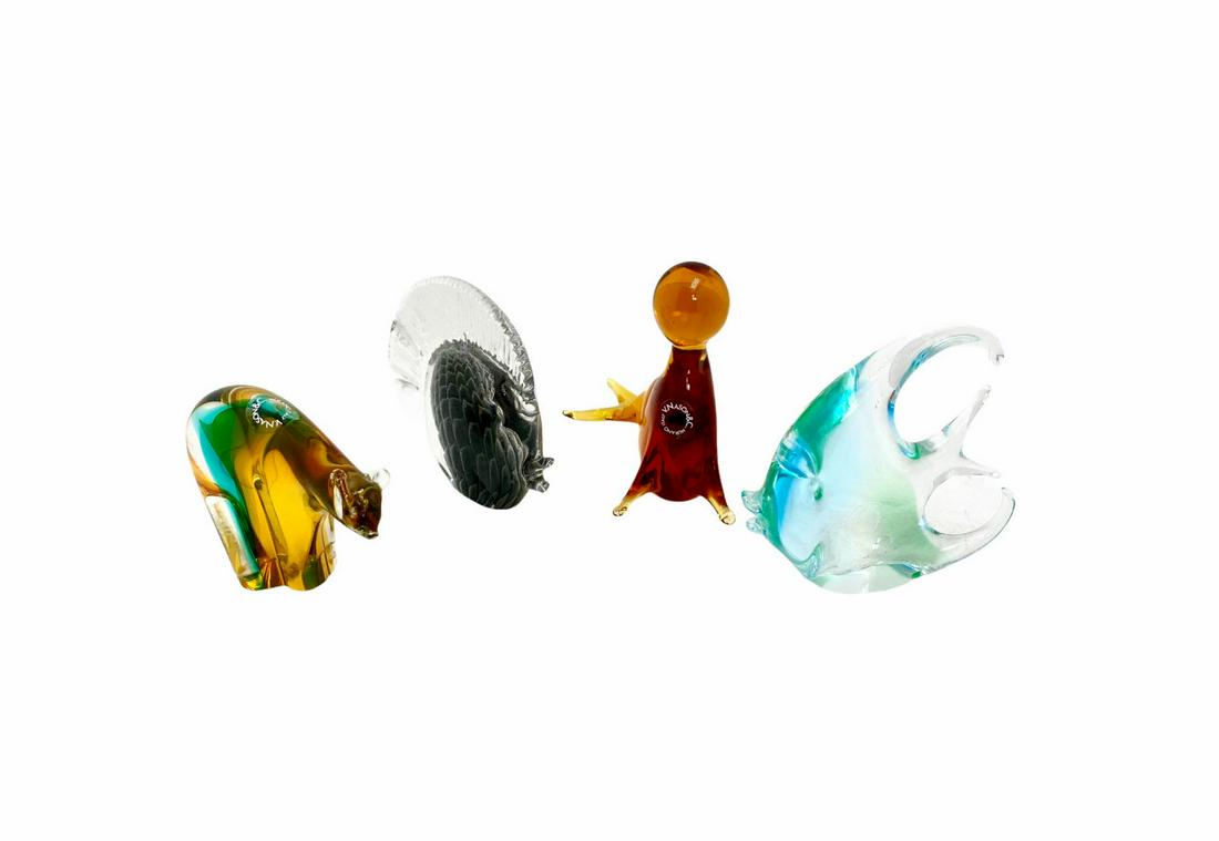 Lot of Four V. Nason and Co Murano Art Glass Sculpture: Lot of Four V. Nason and Co Murano Art Glass Sculpture Figurines includes Two fish measures Height: 4 1/2", 1 seal measures Height: 5" and 1 bear measures Height: 3 1/4"
