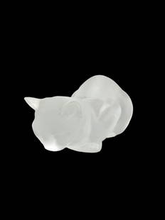 Signed Lalique French Crystal Cat Figure: Signed Lalique French Crystal Cat Figure signed Lalique French on bottom with original box measures 3" x 9"