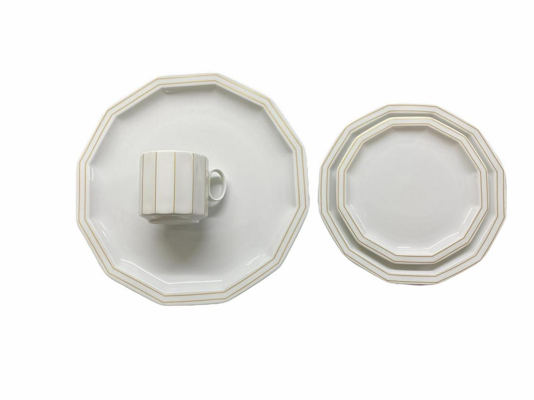Rosenthal Studios Line Polygon White and Gilt Porcelain: Rosenthal Studios Line Polygon White and Gilt Porcelain Dinnerware Set of 50 Pcs includes 10 dinner plates, 10 salad plates, 10 bread plates, 10 saucers and 10 cups