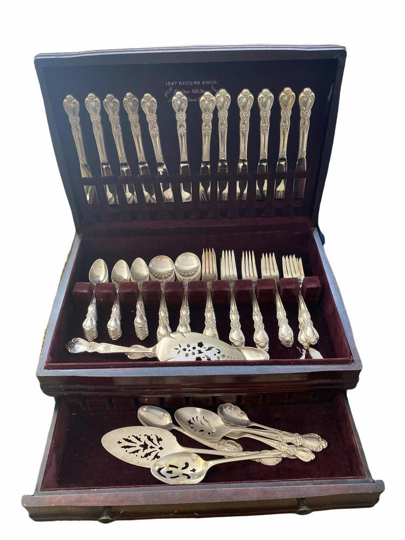 1847 Rogers IS Geritage Silver Plated Set of 85 Pcs: 1847 Rogers IS Geritage Silver Plated Set of 85 Pcs includes 12 knives, 12 salad forks, 14 dinner forks, 12 soup spoons, 24 teaspoons and 11 serving pcs