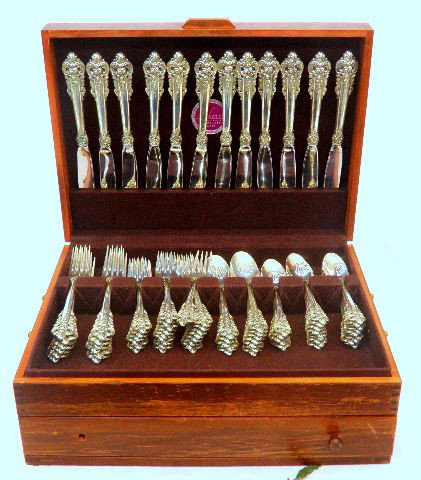 84 pc Wallace "Grande Baroque" Sterling Flatware: 84 pc Wallace "Grande Baroque" Sterling Silver Flatware Set. This is a beautiful 84 piece set of 84 pieces of Wallace Grande Baroque sterling silver flatware. Features 12 dinner knives, 12 dinner fork