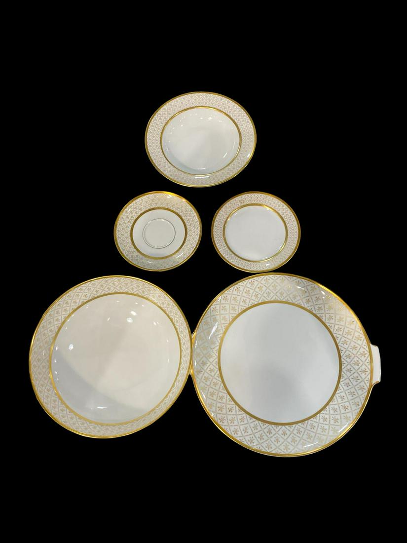 Rosenthal Aida Selb Plossberg Germany China Set of 75 Pcs: Rosenthal Aida Selb Plossberg Germany China Set of 75 Pcs includes 12 dinner plates, 12 salad plates, 12 soup bowls, 12 bread plates, 12 saucers, 11 cups, 1 bowl, 1 plate and 2 oval serving plates