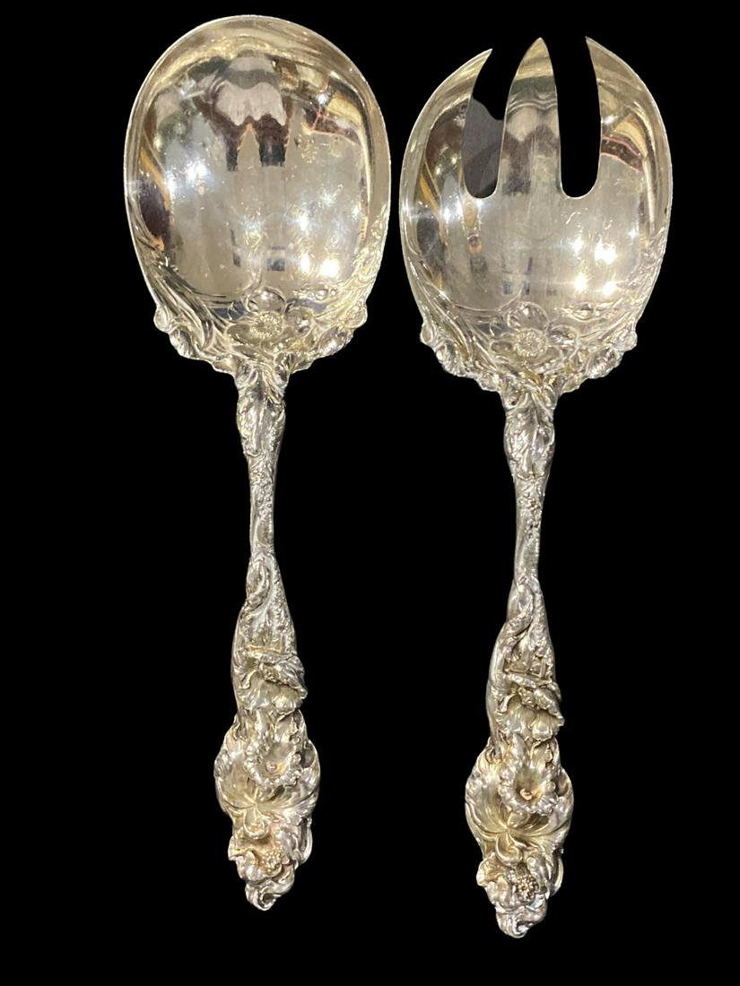 Large Reed & Barton Sterling Silver Two Piece Les Six Fleurs Servers: Large Reed & Barton Sterling Silver Two Piece Les Six Fleurs Servers measures L: 10", weighs 12.90 OZT