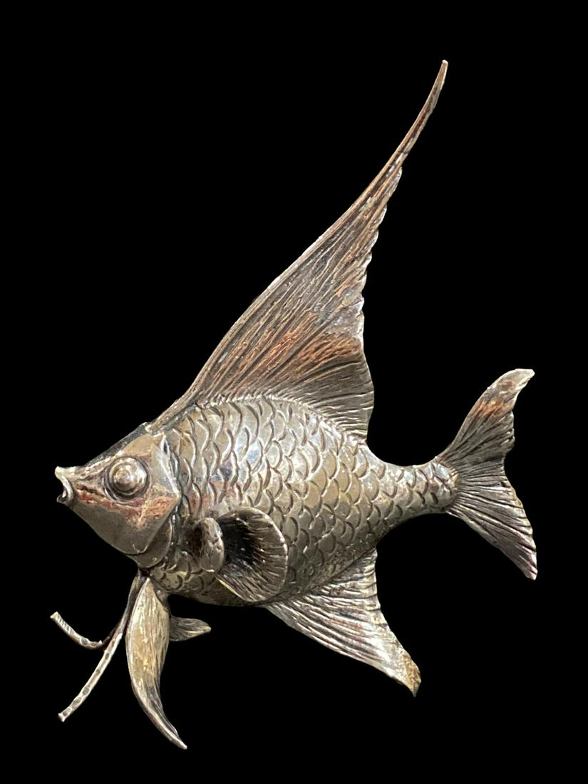 Signed Unusual Buccellati Sterling Silver Hand Crafted Figural Angel Fish: Signed Unusual Buccellati Sterling Silver Hand Crafted Figural Angel Fish measures 3 3/4" x 1 1/2", weighs 1.56 OZT