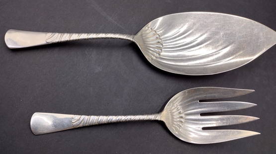 2 Gorham "Colonial" Sterling Silver Flatware Serving Pieces: A lot of 2 Gorham American sterling silver flatware serving items in the "Colonial" pattern. Lot is to include a fish serving knife (11 1/8") and a salad serving fork (8 3/4"). Total weight approx.
