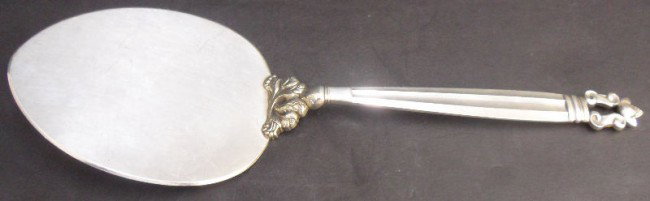 Georg Jensen "Acorn" Sterling Silver Serving Piece: Magnificent sterling silver Georg Jensen bon bon server in the classic Acorn pattern. Georg Jensen silver is highly collectible. For Georg Jensen "Acorn" collectors this serving piece will indeed prov