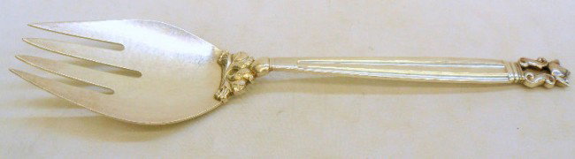 Georg Jensen Sterling Hand Hammered Serving Fork: Georg Jensen Sterling Silver hand hammered serving fork. Pattern is ''Acorn'' with Jensen Denmark backstamp. No monogram or removals. Excellent addition to anyone's Georg Jensen set. 9 5/8'' high x 2 