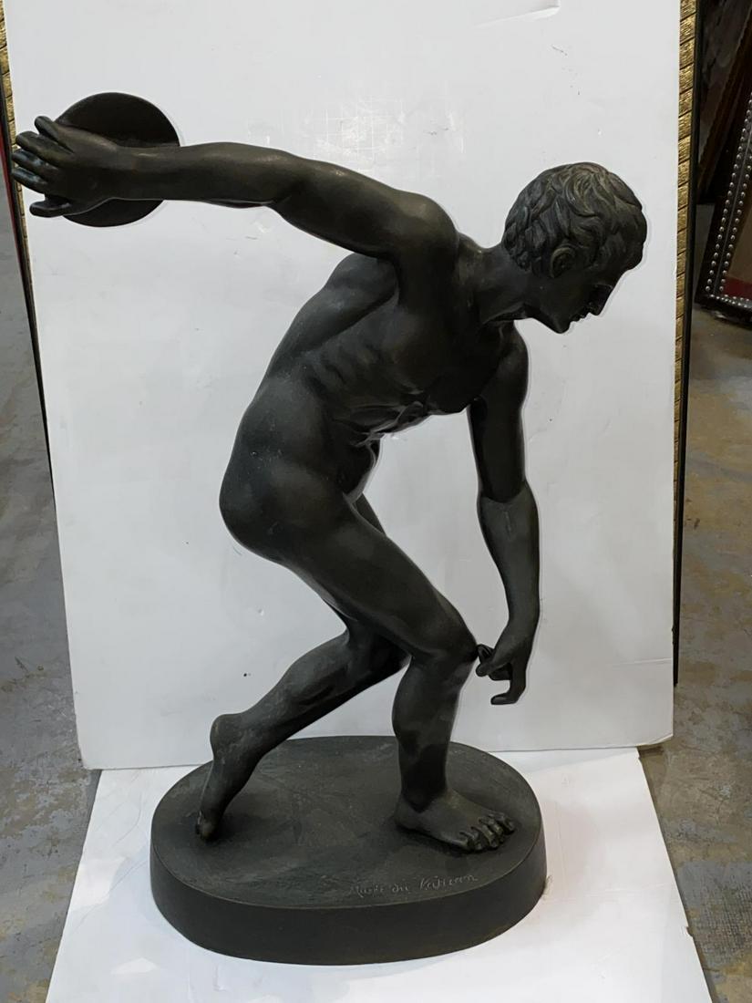 Bronze Sculpture of Discuss Thrower Marked Musee Du Vatican: Bronze Sculpture of Discuss Thrower Marked Musee Du Vatican measures 26" x 13"