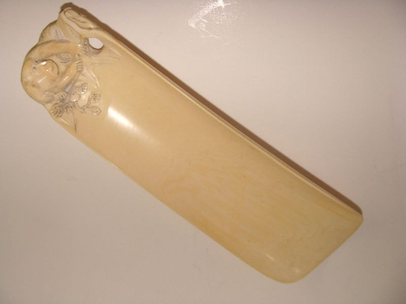 Chinese Carved Ivory Monkey Shoehorn: Chinese carved ivory monkey shoehorn. Depicts a carved monkey on end of shoehorn. Very good condition. Measures 6 3/4" high. Shipping within the continental US is $20 plus required insurance. No inter
