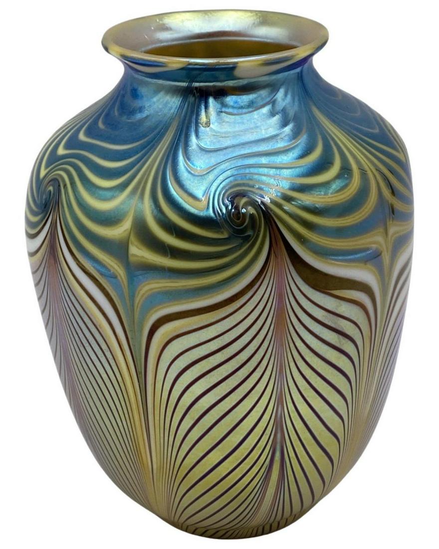 Orient and Flume Art Glass Vase: Orient and Flume Art Glass Vase measures H: 5"