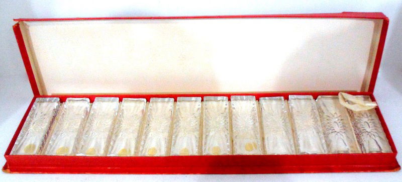 Val St. Lambert Crystal Knife Rests (12): Twelve, Vintage Val St. Lambert knife rests in original box. Each one still has the original paper Val St. Lambert Belgium label on it. An elegant way to keep the table cloth clean. Made in Belgium. M