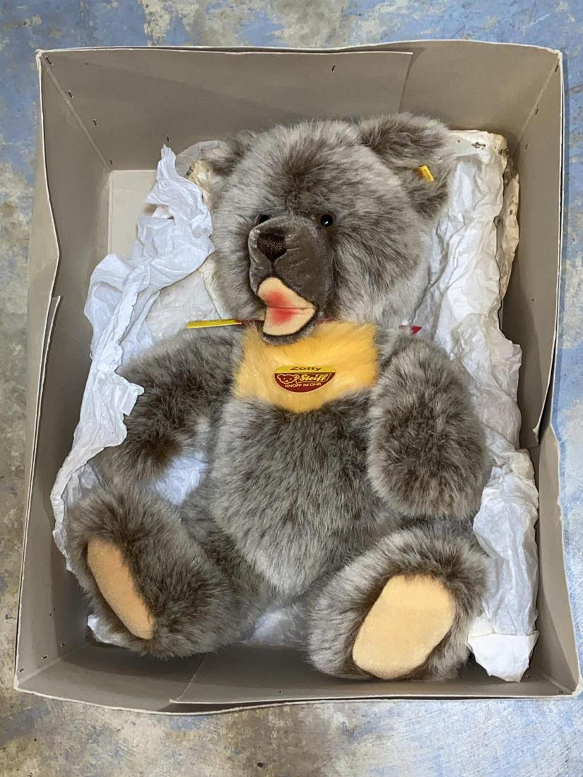 Zotty Steiff Teddy Bear with Original Tag and Label in Car: Zotty Steiff Teddy Bear with Original Tag and Label in Car