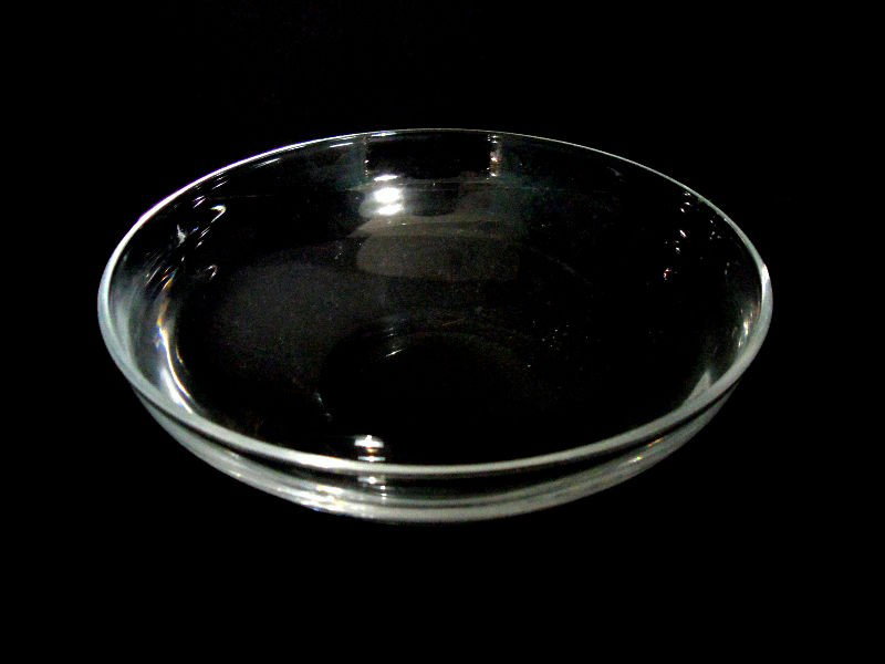 Steuben Crystal Dessert Dishes (6): Steuben Crystal Dessert Dishes (6). Steuben brings an air of eleganee to everyday dining or entertaining. Signed Steuben on bottom. Measures 5 1/2" diameter. Shipping within the continental US is $45 