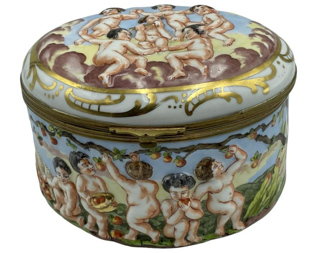 Capodimonte French Porcelain Dresser Box with Cherubs Decoration (1 of 3)