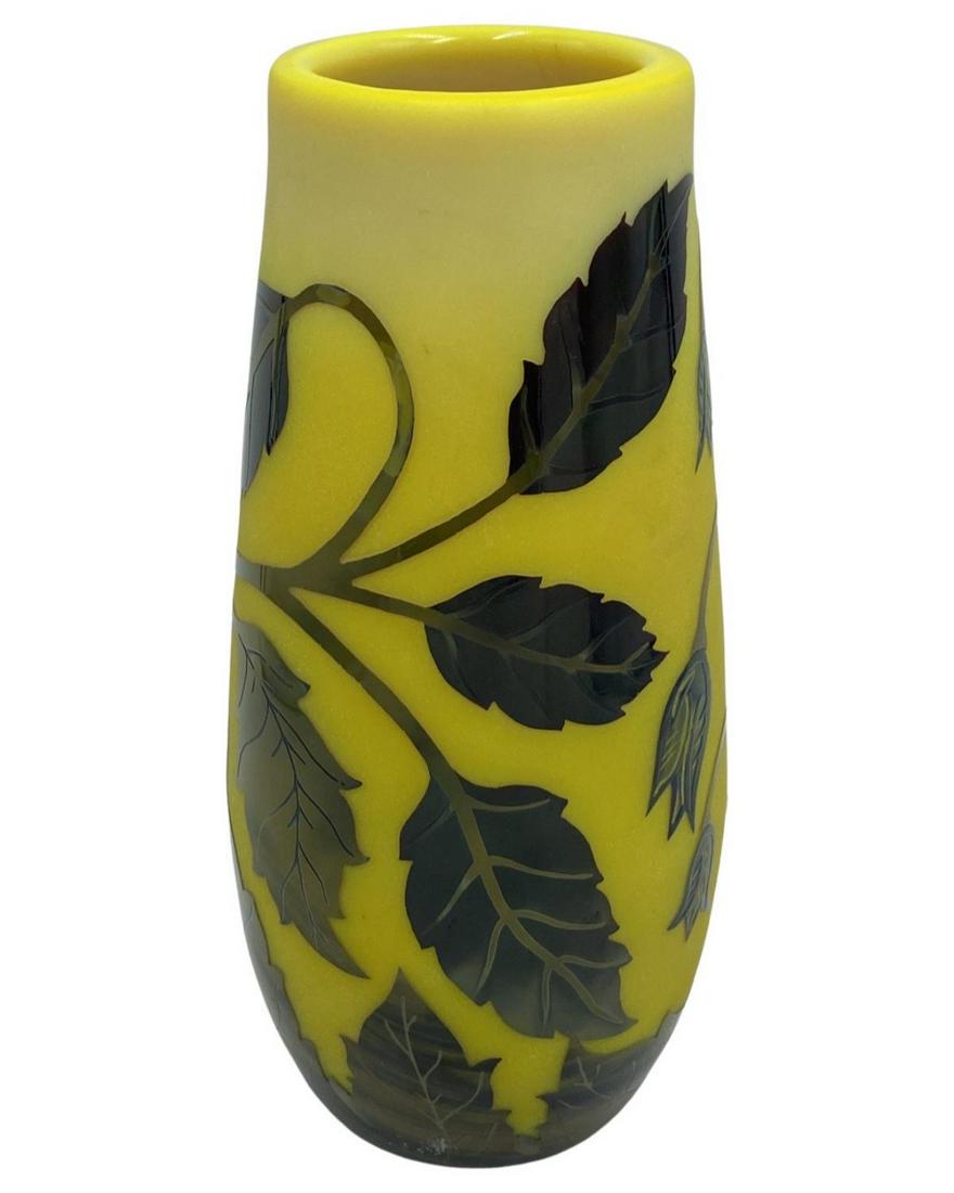 Signed Ryzard Ramski Cameo Studio Art Glass Vase: Signed Ryzard Ramski Cameo Studio Art Glass Vase. Signed Ramski Oct. 92 31/65, measures 8 1/2"