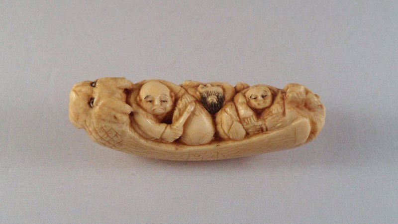 Chinese Carved Ivory Men in Boat Netsuke: Chinese carved ivory men in a boat netsuke. Signed on the bottom. Measures 1"H X 3 1/8"W. Shipping within the continental US is $20 plus required insurance. No international shipping.