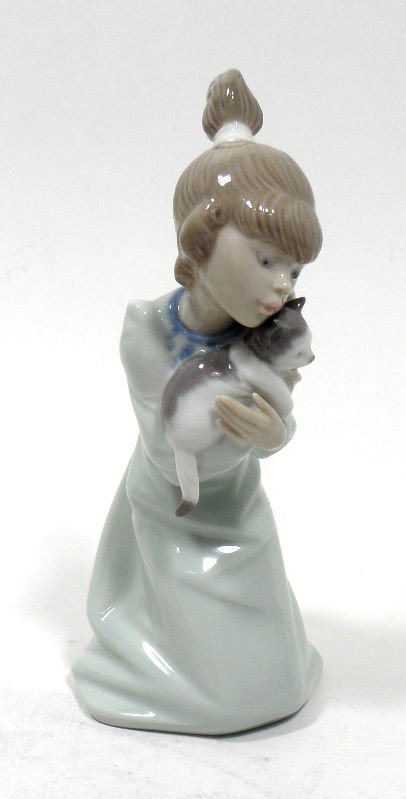 Lladro Spain Sleepy Kitten Figurine #5712: Lladro Spain Sleepy Kitten figurine #5712 featuring a young girl with a pony tail holding a sleeping kitten. Comes with original box. This is a beautiful retired piece. Measures 7"H X 2 3/4"W at base.