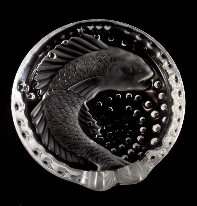 Lalique "Concarneau" Koi Fish Astray/Candy Bowl: Lalique "Concarneau" koi fish ashtray/candy dish displaying a wonderful frosted glass koi fish swimming in a bowl. There are also concave round bubbles throughout the clear crystal glass. Marked laliq