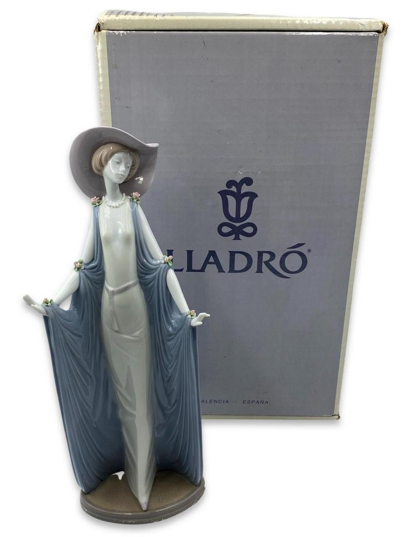 Lladro #1428 Afternoon Tea Porcelain Figure in Original Box (1 of 2)