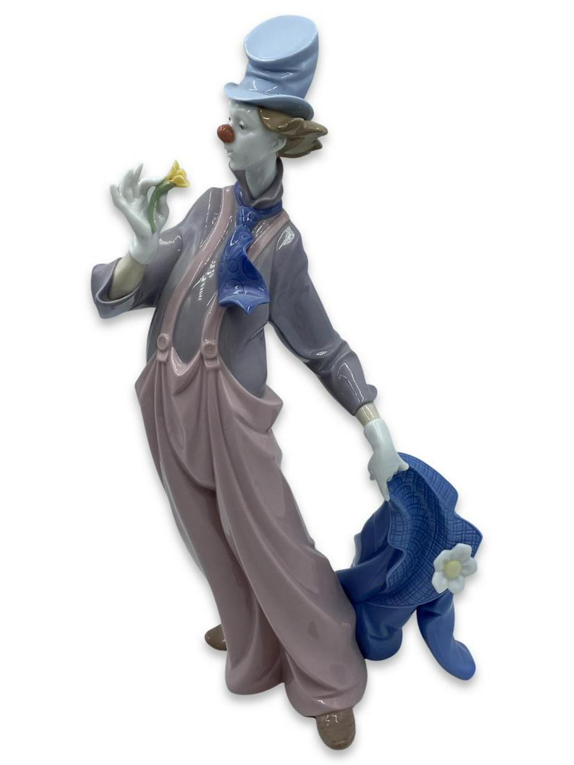 Lladro #6507 Miles of Smiles Porcelain Figure: Lladro #6507 Miles of Smiles Porcelain Figure measures 13 3/4"