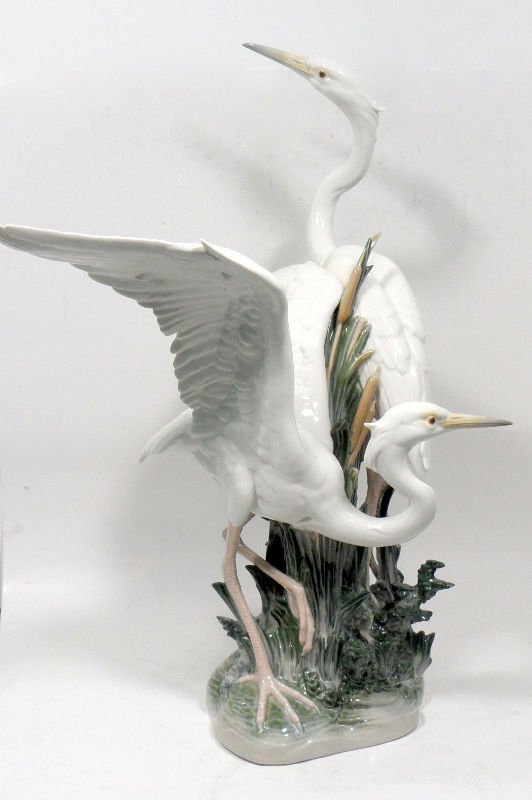 Lladro Porcelain Courting Cranes Figurine: Spectacular Lladro Courting Cranes, these birds are highly realistic and are standing amongst brown pussywillows and greenery. Made in Spain! The stamp of Lladro is present on bottom, measures 22 inch