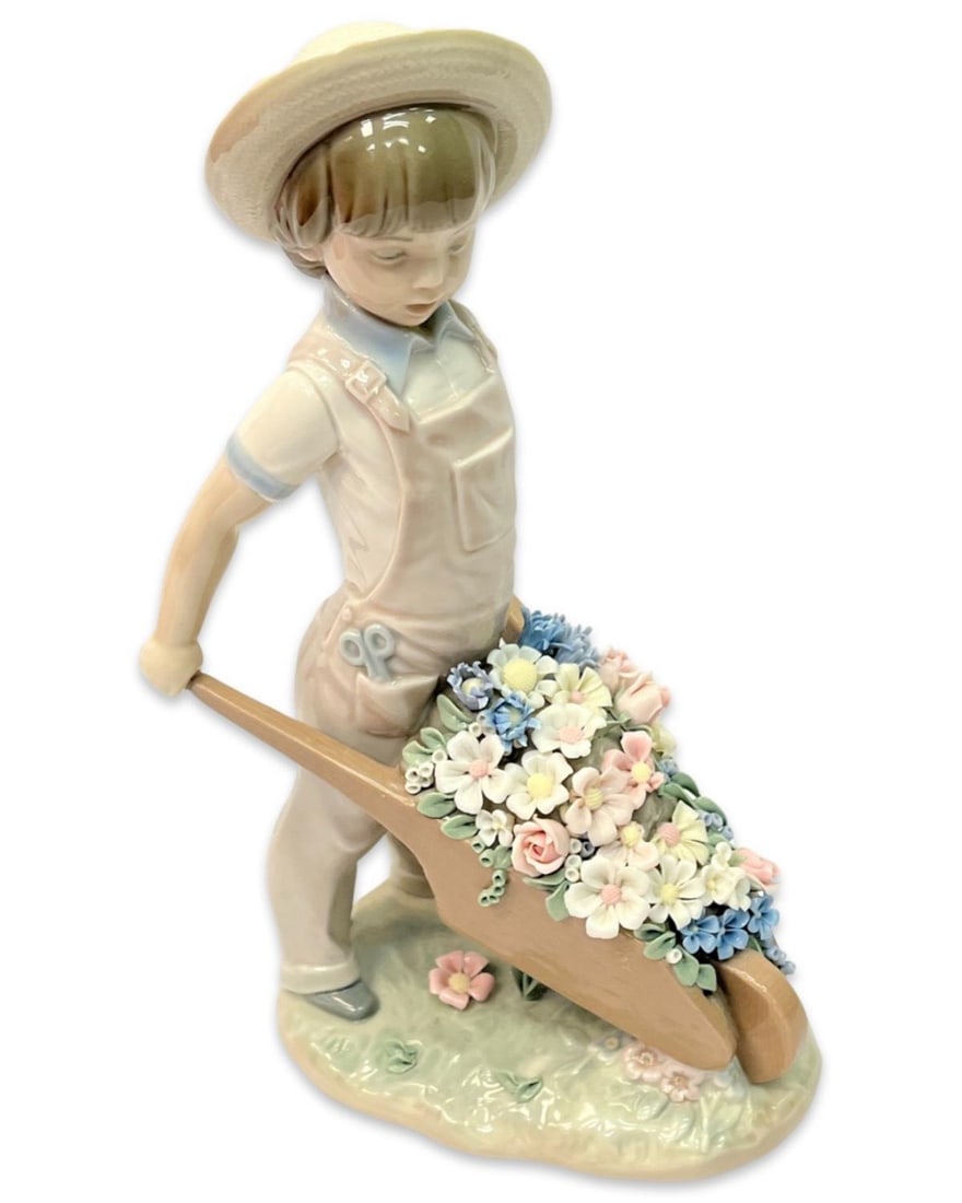 Lladro 1283 Little Gardener Porcelain Figurine: Lladro 1283 Little Gardener Porcelain Figurine measures H: 9" x W: 5 1/2". Appears to have been repaired, sold as is