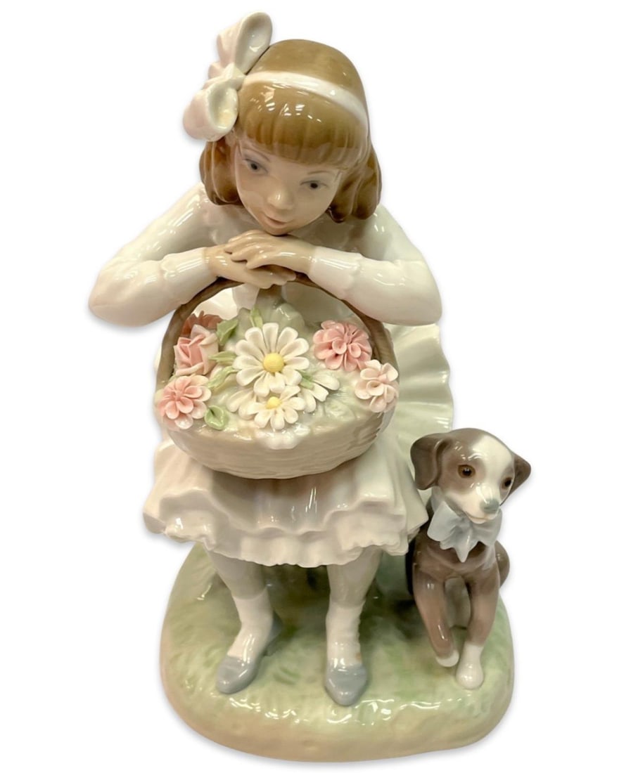 Lladro 1088 Girl with Flowers Porcelain Figurine: Lladro 1088 Girl with Flowers Porcelain Figurine measures H: 8 1/2"