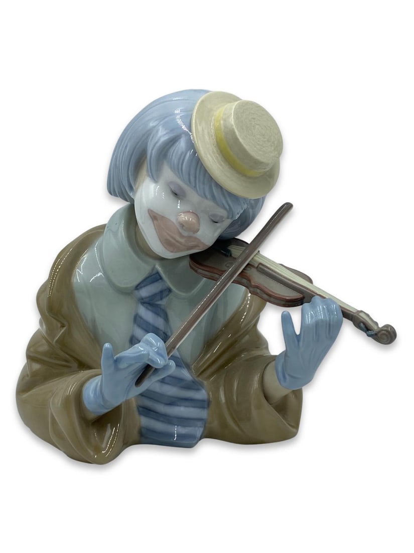 Lladro #5600 The Blues Clown with Violin Porcelain Figure: Lladro #5600 The Blues Clown with Violin Porcelain Figure measures H: 7"