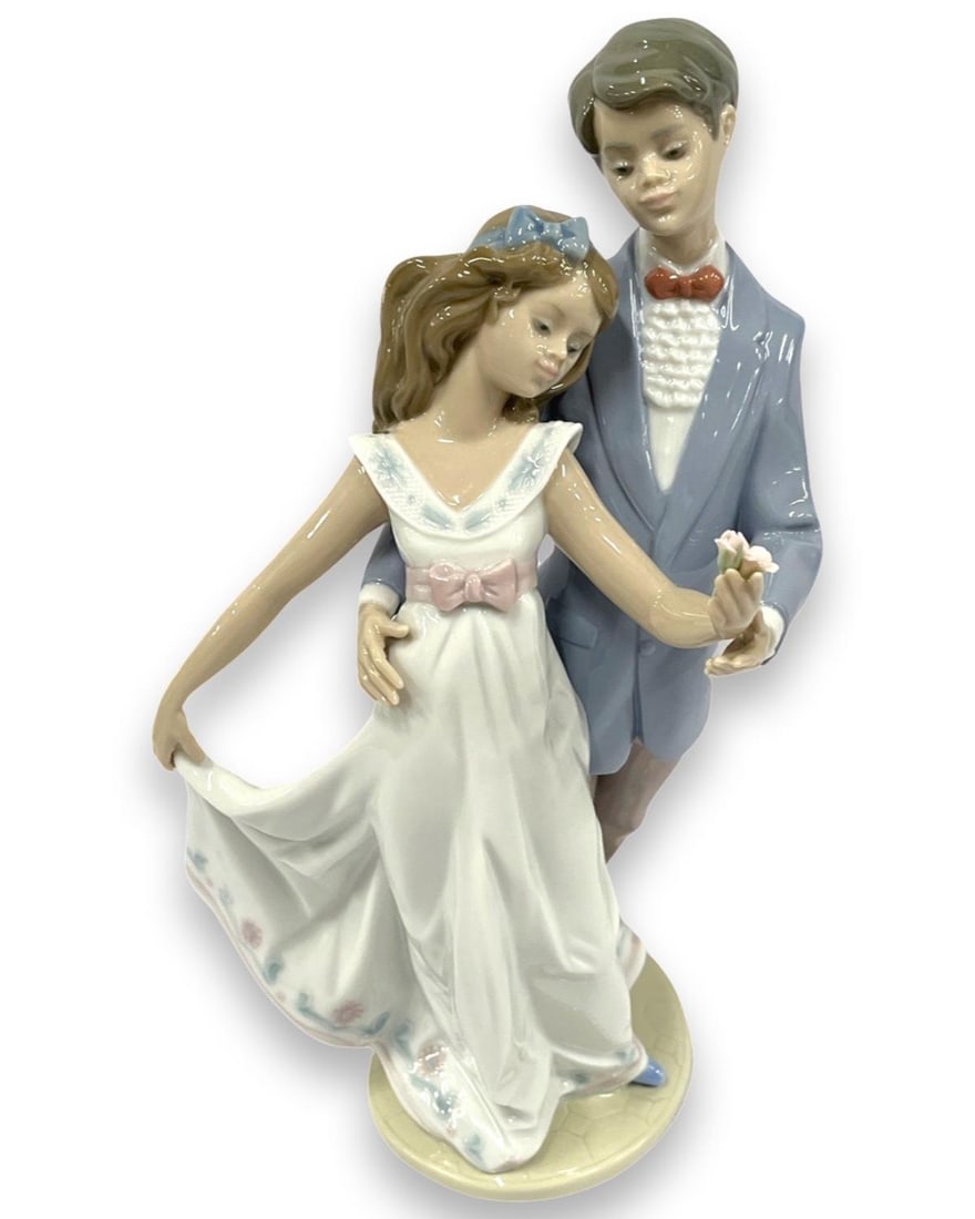 Lladro #7642 Now and Forever Porcelain Figurines: Lladro #7642 Now and Forever Porcelain Figurines measures H: 10 3/4"