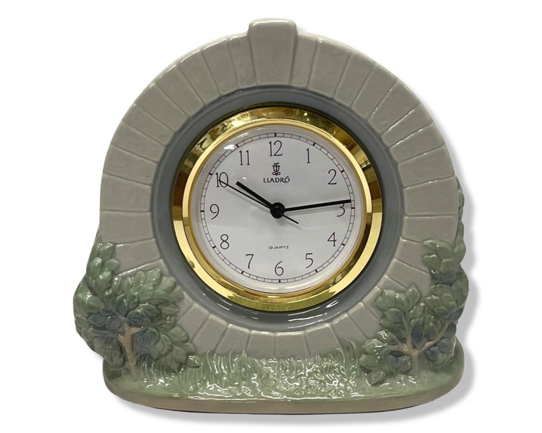 Lladro #7541 Moongate Clock Porcelain (1 of 2)