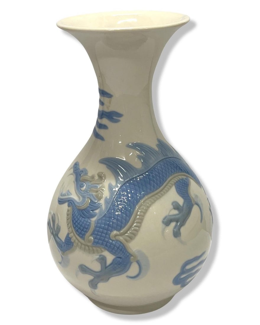 Lladro #4690 Dragon Vase Porcelain (1 of 3)
