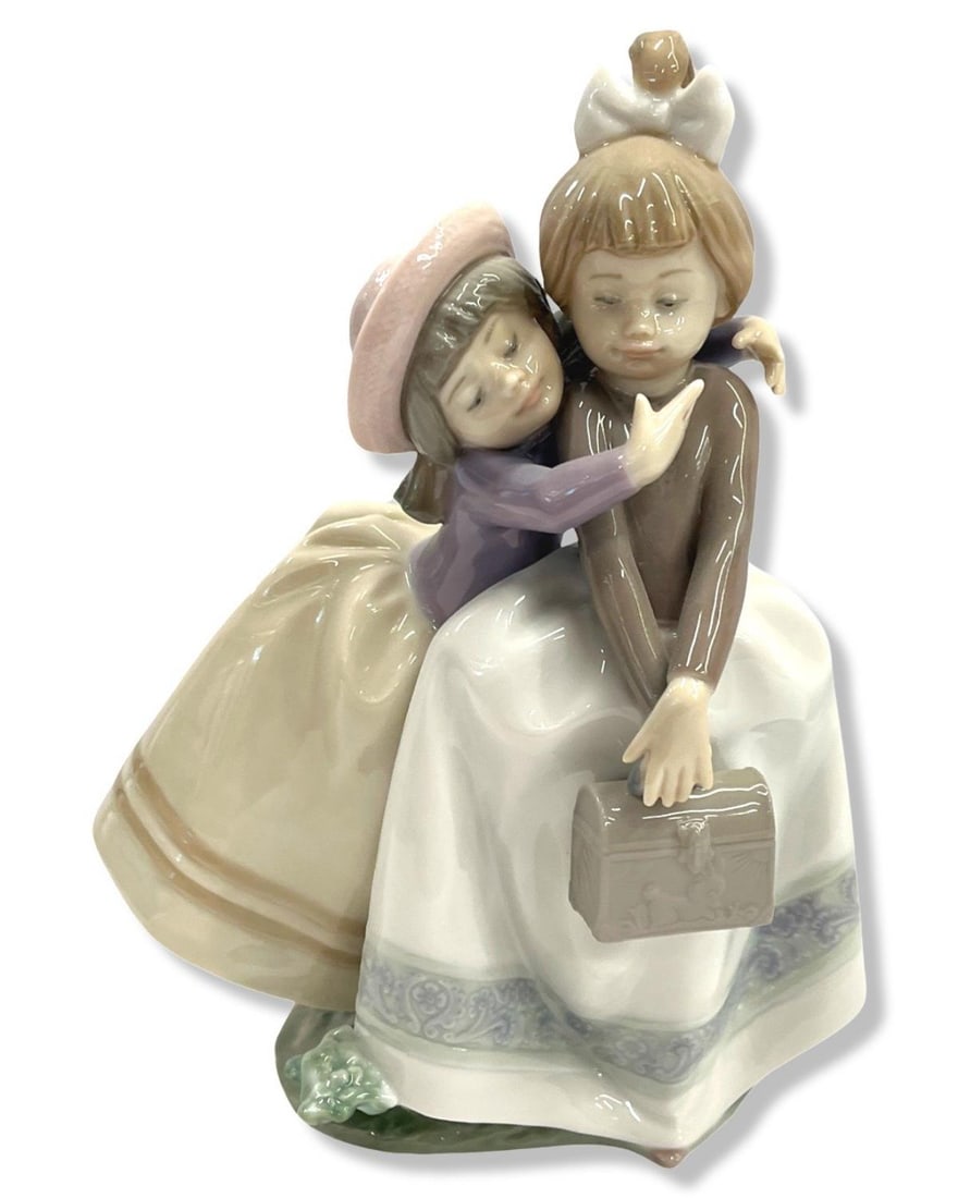 Lladro #5720 Sharing Secrets Porcelain Figurines: Lladro #5720 Sharing Secrets Porcelain Figurines measures H: 8 1/2"