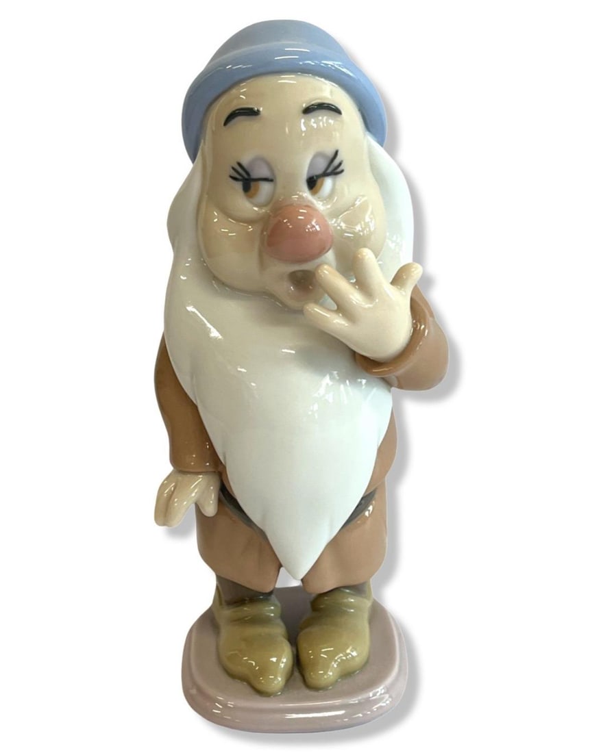 Lladro #7539 Sleepy Dwarf Porcelain Figure: Lladro #7539 Sleepy Dwarf Porcelain Figure measures H: 5 3/4"