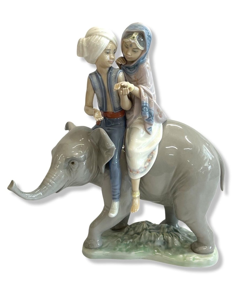 Lladro #5352 Hindu Children Porcelain Figurines: Lladro #5352 Hindu Children Porcelain Figurines measures H: 9"