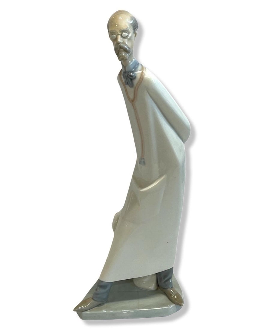 Lladro #4602 A Doctor Porcelain Figure: Lladro #4602 A Doctor Porcelain Figure measures H: 16"