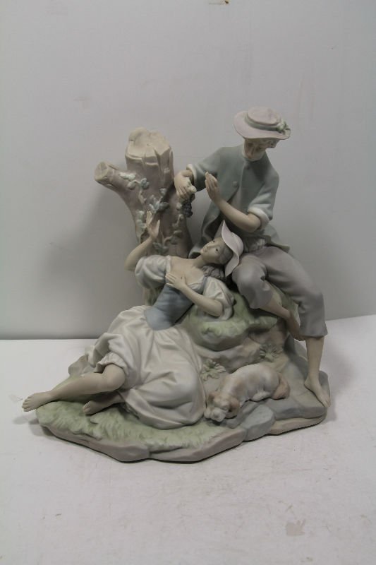 Lladro Porcelain Figure "Romantic Group" No.4662: Lladro porcelain figure "Romantic Group" no. 4662, issued 1969, retired 1981, height 11.5".For Domestic or International Shipping Quotes Please Feel Call Ryan or Dave at Eagle Shipping Center 561-932-