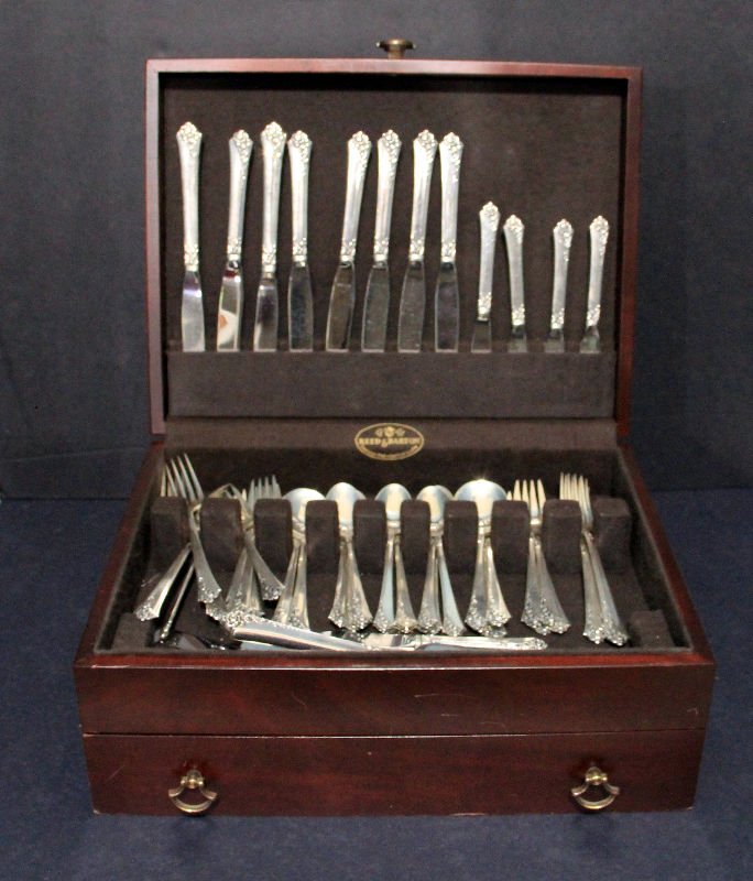 (57pc) Oneida Sterling "Damask Rose" Flatware: (57pc) Oneida sterling silver "Damask Rose" flatware set comprising of 8-7 piece place settings plus one serving piece. Contains the following. (8) Knives-modern blade. Each measures 8 3/4" long. (6) 