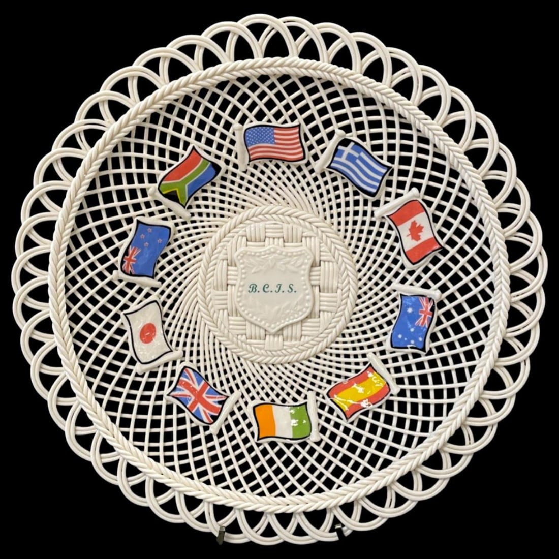 Irish Belleek Collectors International Society Woven Plate from 1999 with Various Countries Flags (1 of 2)