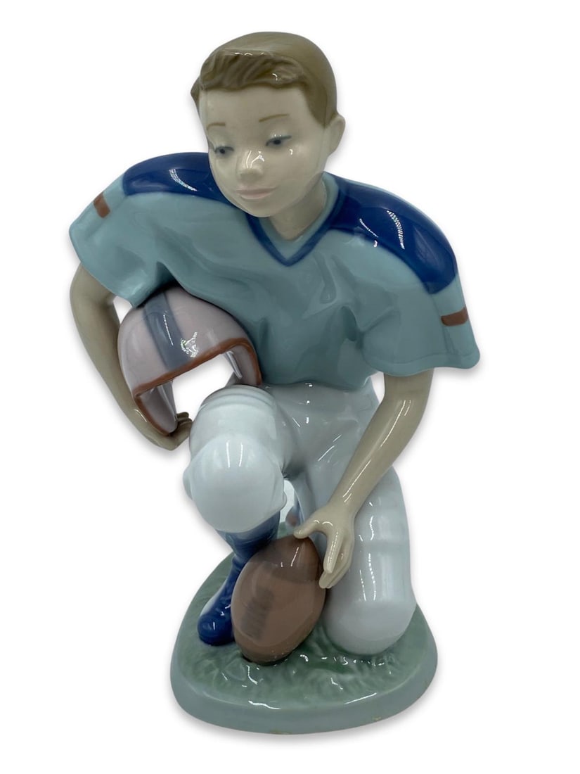 Lladro #6107 Football Player Porcelain Figurine: Lladro #6107 Football Player Porcelain Figurine measures H: 7 3/4"