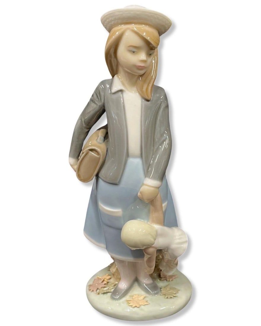 Lladro #5218 Autumn Girl Porcelain Figure: Lladro #5218 Autumn Girl Porcelain Figure measures H: 8"