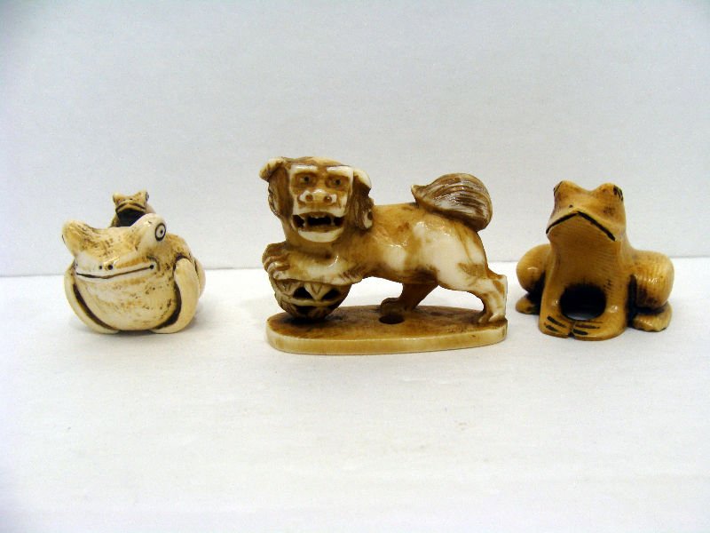 3 Chinese Ivory Netsuke Figures: 3 Chinese ivory Netsuke animal figures. Measurements range from 1"-1 1/4" tall. For Domestic or International Shipping Quotes Please Feel Call Ryan or Dave at Eagle Shipping Center 561-932-0700 or ema