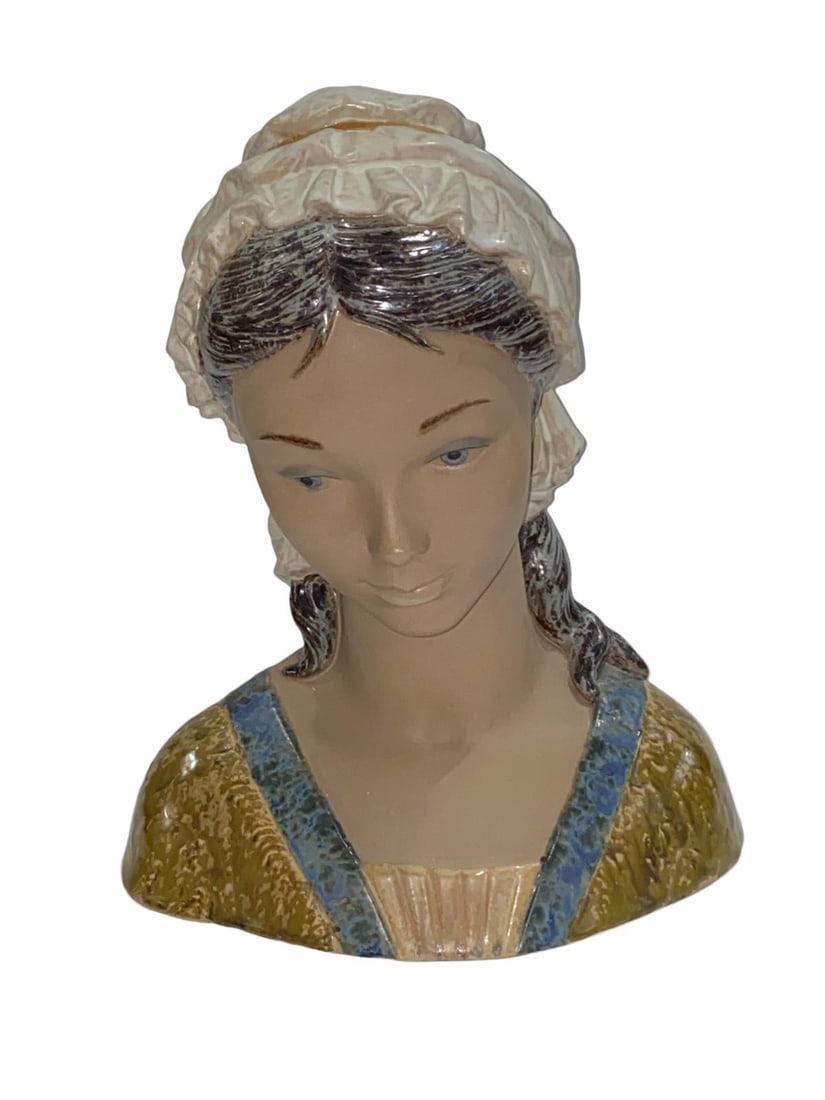Lladro Bust of a Girl (1 of 2)