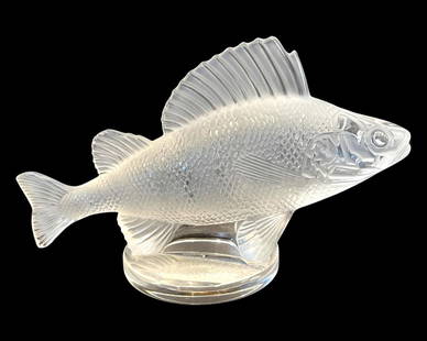 Lalique France Crystal Fish Figurine: Lalique France Crystal Fish Figurine measures 4" x 6"