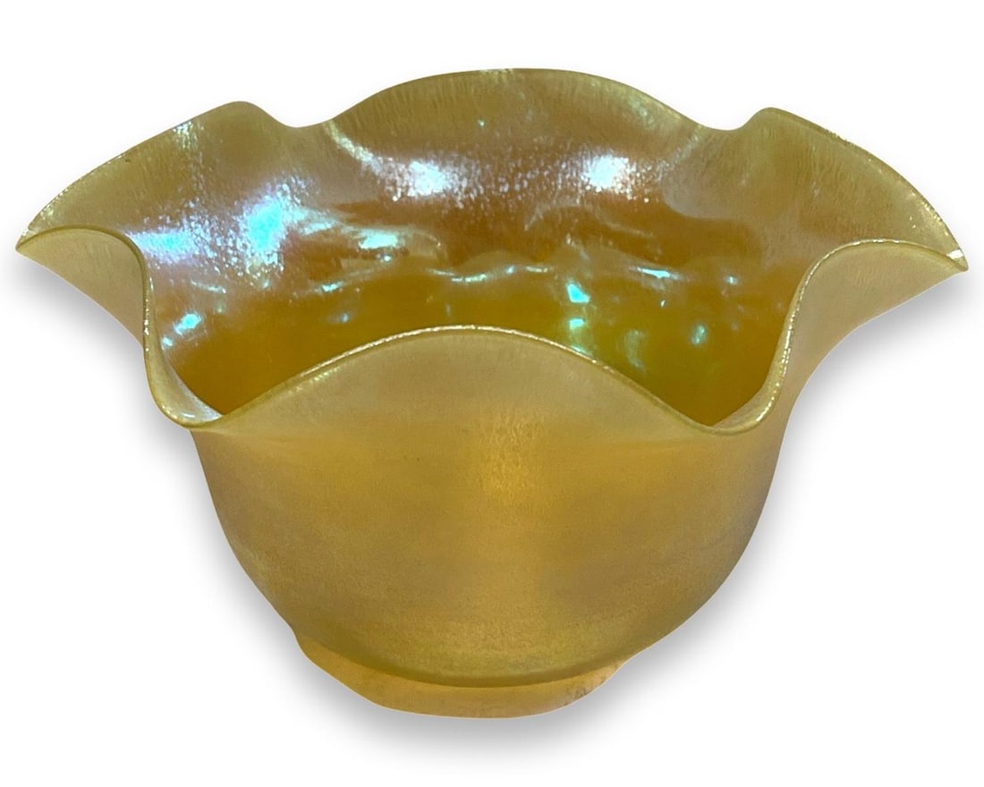 Steuben Gold Aurene Glass Center Bowl: Steuben Gold Aurene Glass Center Bowl measures 3 1/2" x 7 1/2"