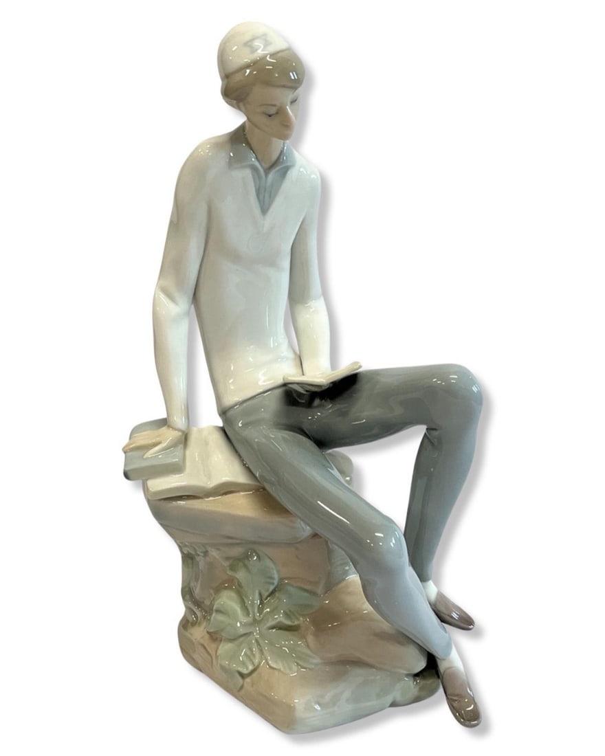 Lladro #4684 Hebrew Student Porcelain Figure: Lladro #4684 Hebrew Student Porcelain Figure