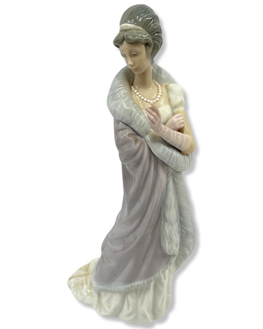 Lladro #5323 Milanese Lady Porcelain Figure: Lladro #5323 Milanese Lady Porcelain Figure measures H: 10"