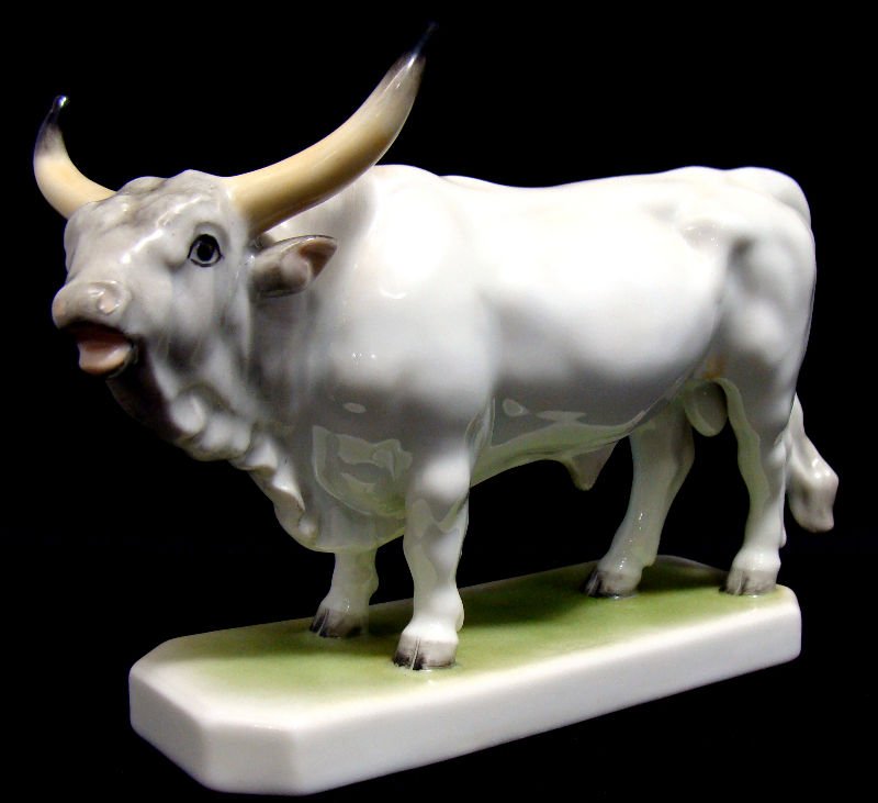 Herend White Porcelain Bull: Herend hand painted porcelain white bull. Measures 5" high x 7" long x 2 1/4" depth. Stamped Herend on bottom. For Domestic or International Shipping Quotes Please Feel Call Ryan or Dave at Eagle Ship
