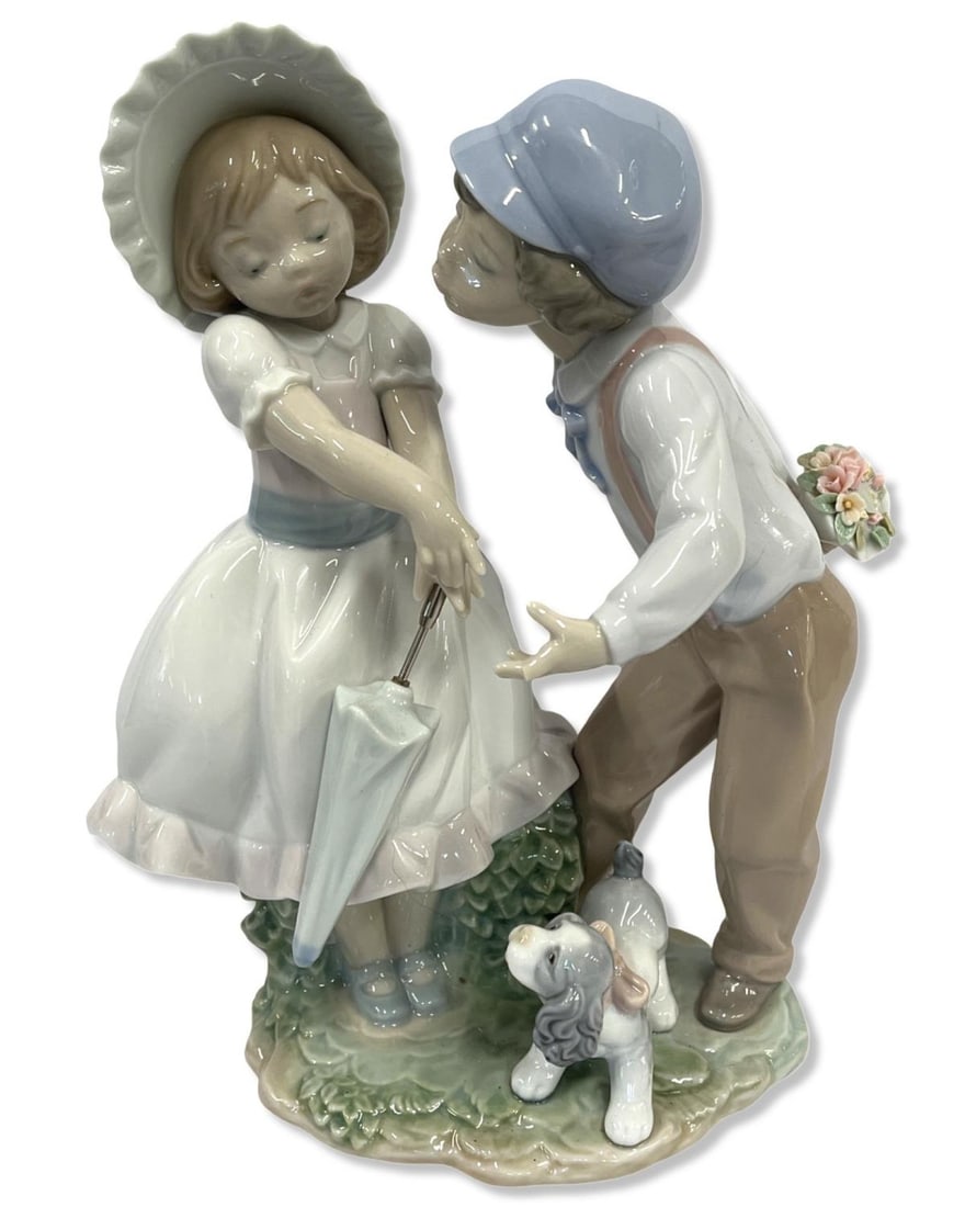 Lladro #6950 A Kiss for a Flower Porcelain Figurines: Lladro #6950 A Kiss for a Flower Porcelain Figurines measures H: 10". Missing flower & one finger, sold as is