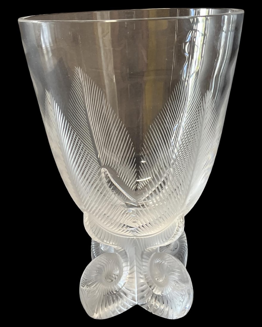 Lalique France Crystal Osmonde Leaf & Shell Vase: Lalique France Crystal Osmonde Leaf & Shell Vase measures 8" x 5 1/2"