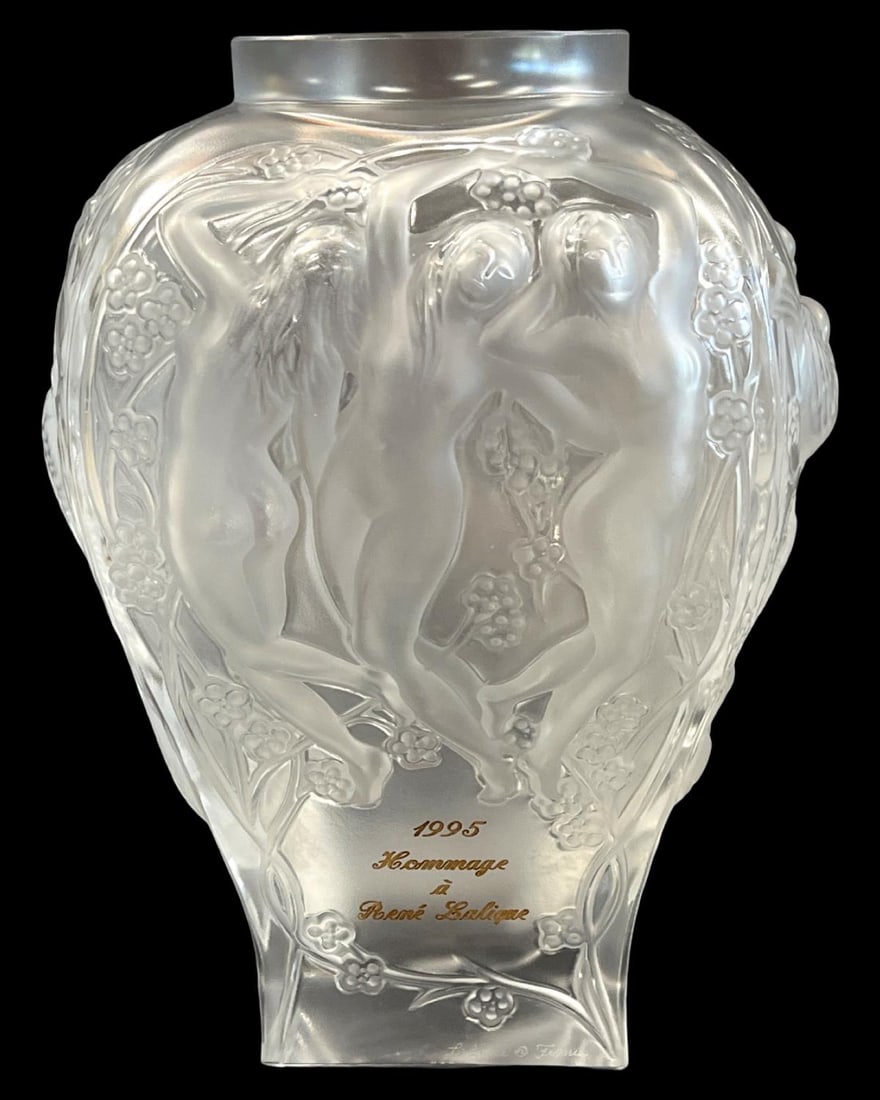 Lalique France Crystal Vase Hommage a Rene Lalique 1995: Lalique France Crystal Vase Hommage a Rene Lalique 1995. Etched Lalique edition number 625/999, measures H: 11". Includes certificate of authenticity